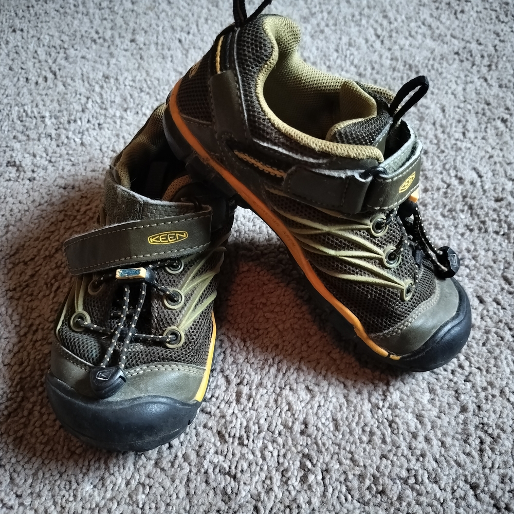 Keen Green and Black Sneakers with Rugged Design